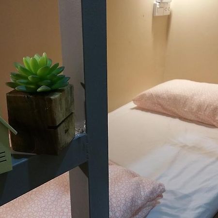 Green Home Hostel And Massage Bangkok Esterno foto