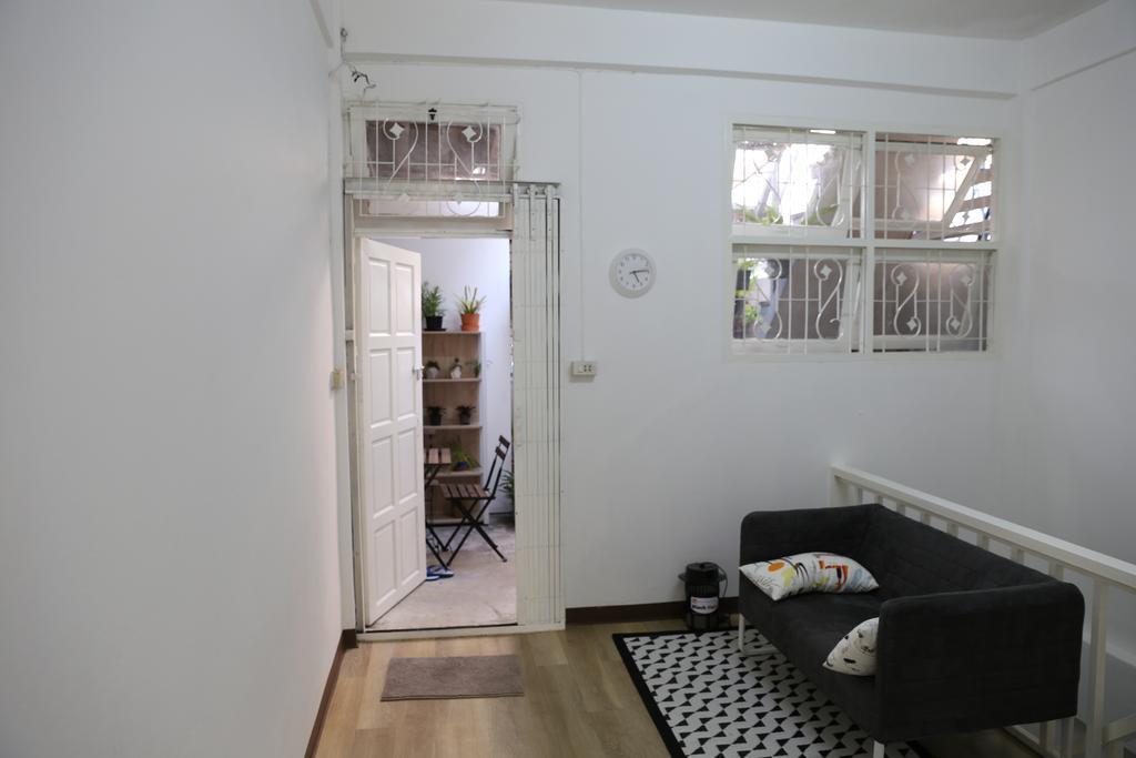 Green Home Hostel And Massage Bangkok Esterno foto