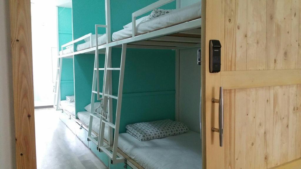 Green Home Hostel And Massage Bangkok Esterno foto