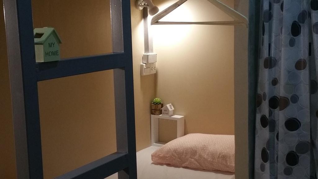 Green Home Hostel And Massage Bangkok Esterno foto