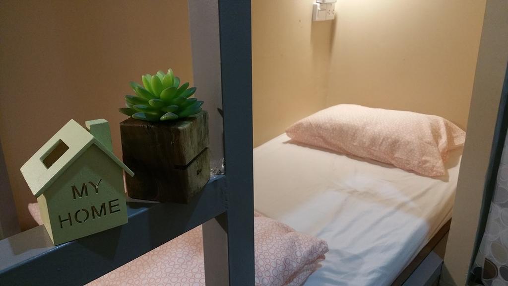 Green Home Hostel And Massage Bangkok Esterno foto
