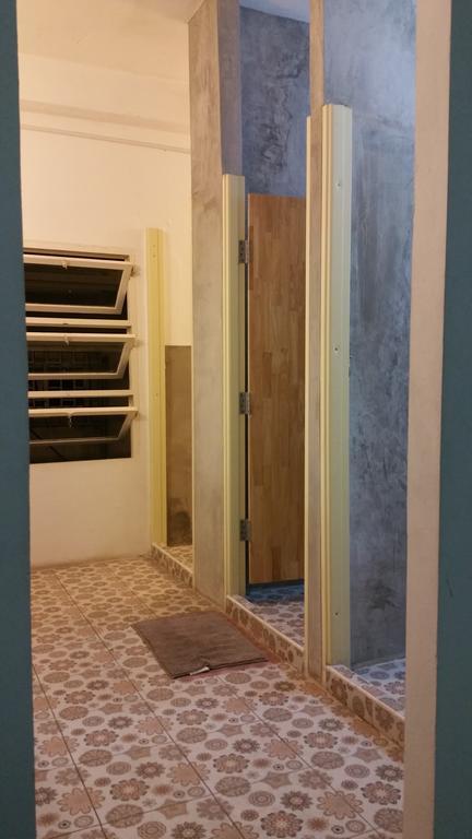Green Home Hostel And Massage Bangkok Esterno foto