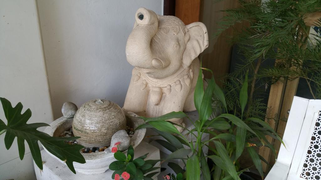 Green Home Hostel And Massage Bangkok Esterno foto
