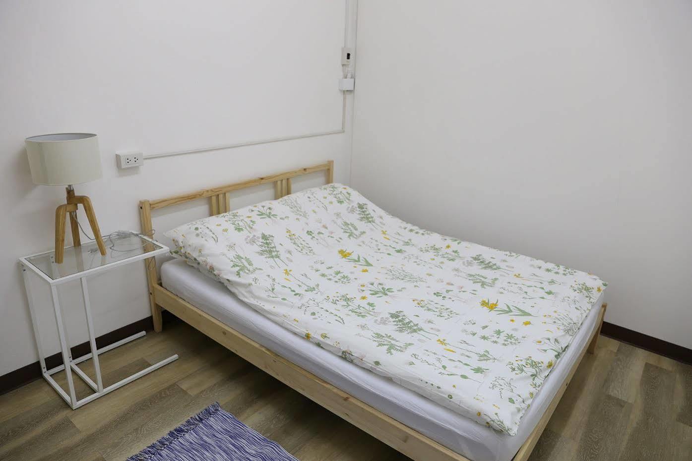 Green Home Hostel And Massage Bangkok Esterno foto