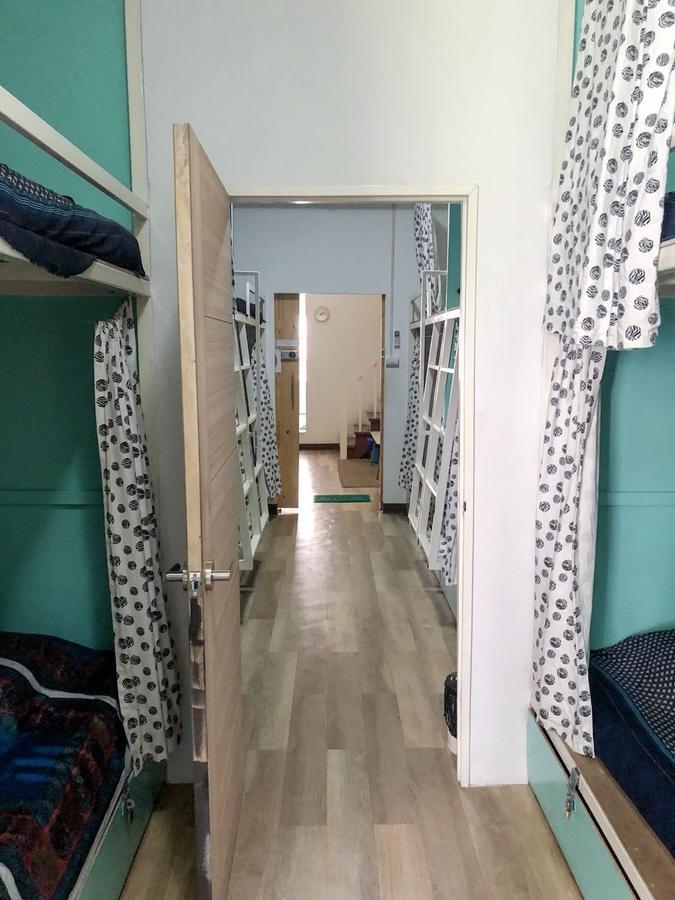 Green Home Hostel And Massage Bangkok Esterno foto