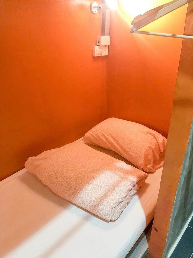 Green Home Hostel And Massage Bangkok Esterno foto