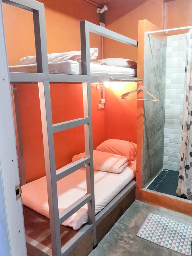 Green Home Hostel And Massage Bangkok Esterno foto