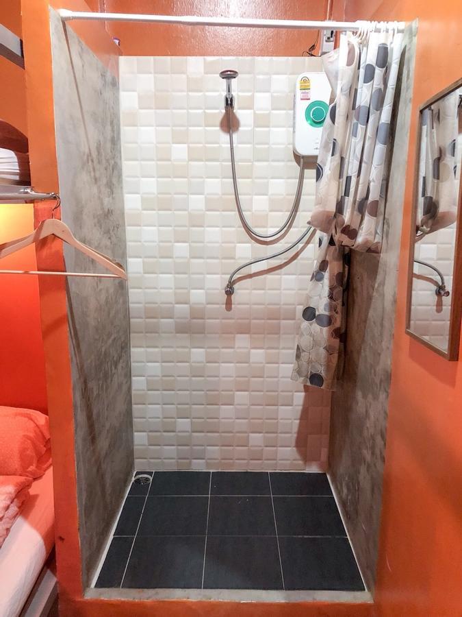Green Home Hostel And Massage Bangkok Esterno foto