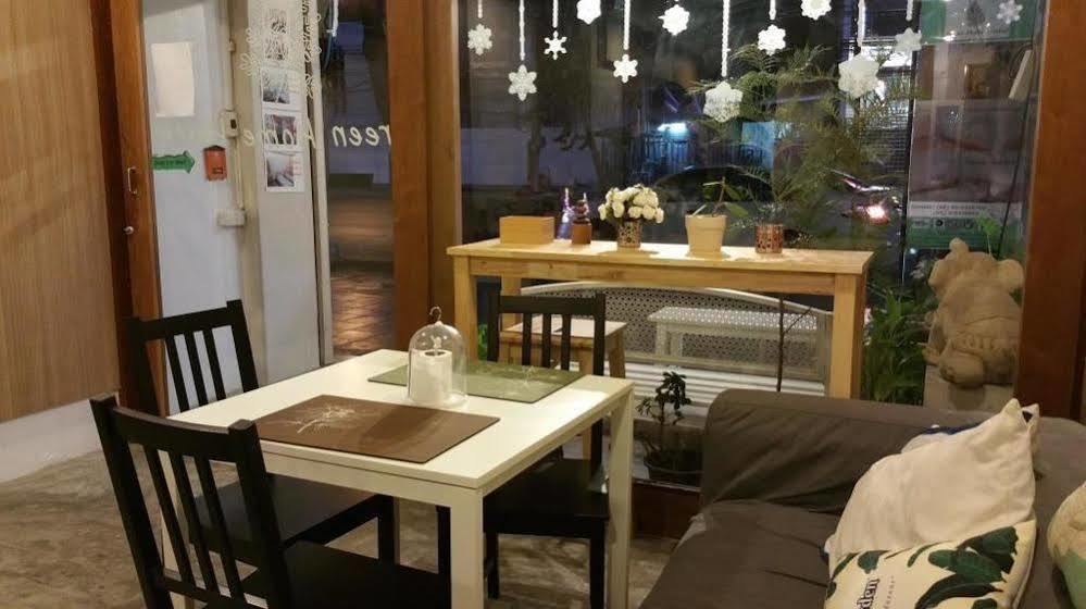 Green Home Hostel And Massage Bangkok Esterno foto